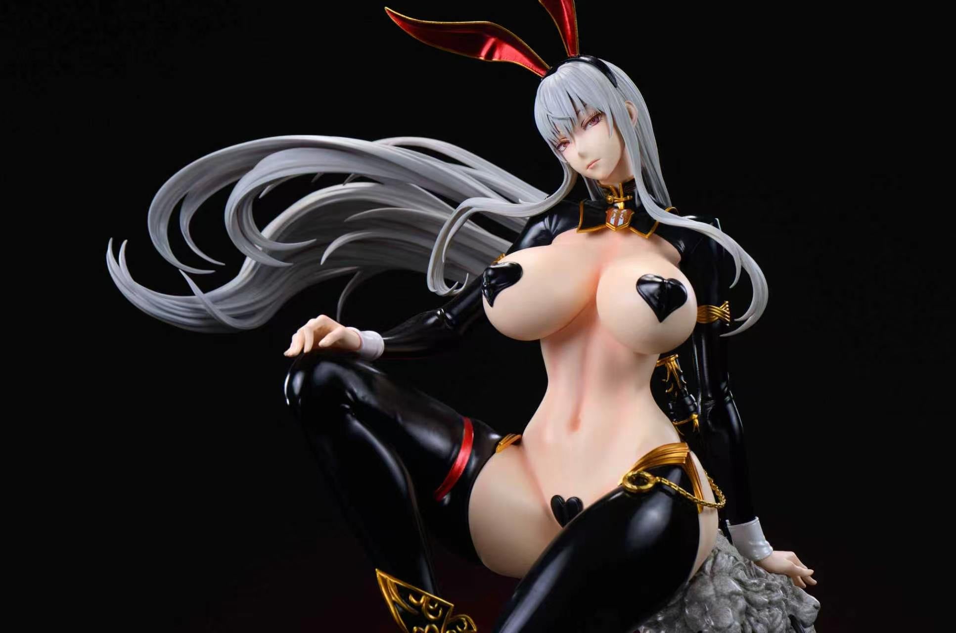 Selvaria Bles sexy statue