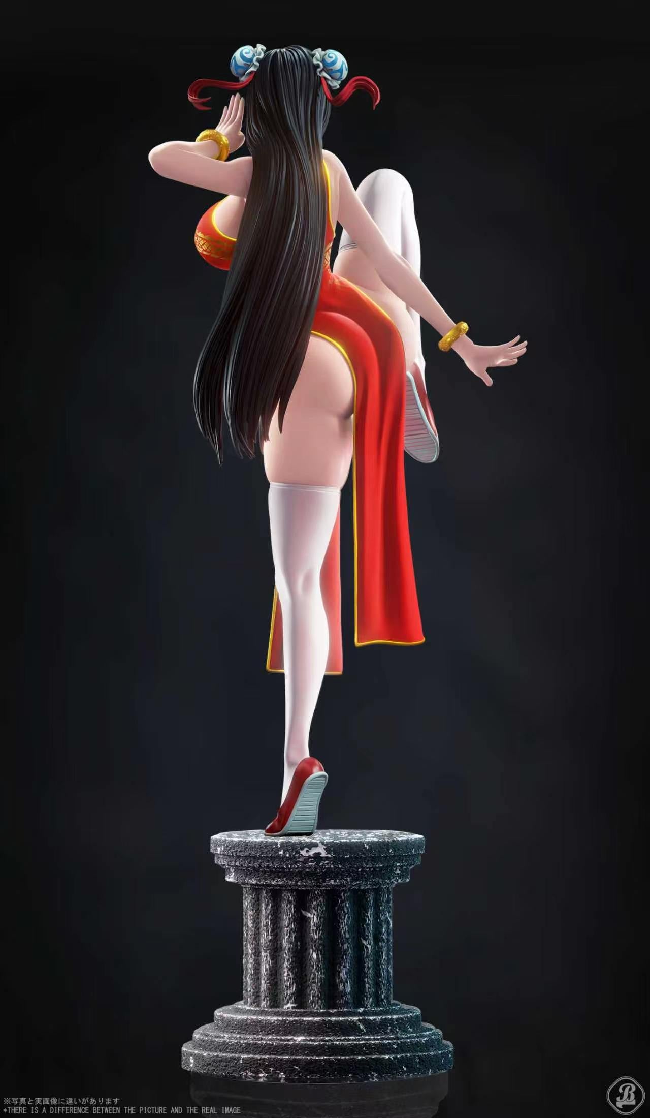 Tifa anime statue