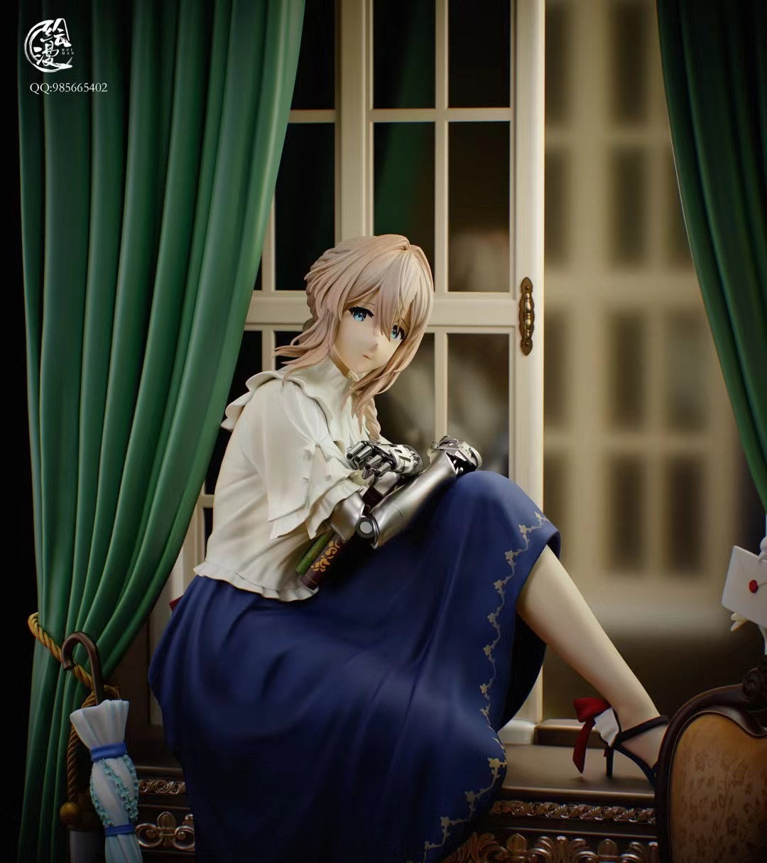 Violet Evergarden statue