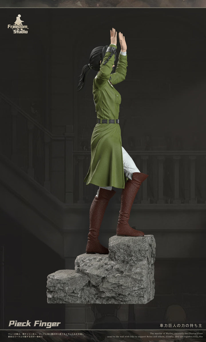 Pieck Finger Statue