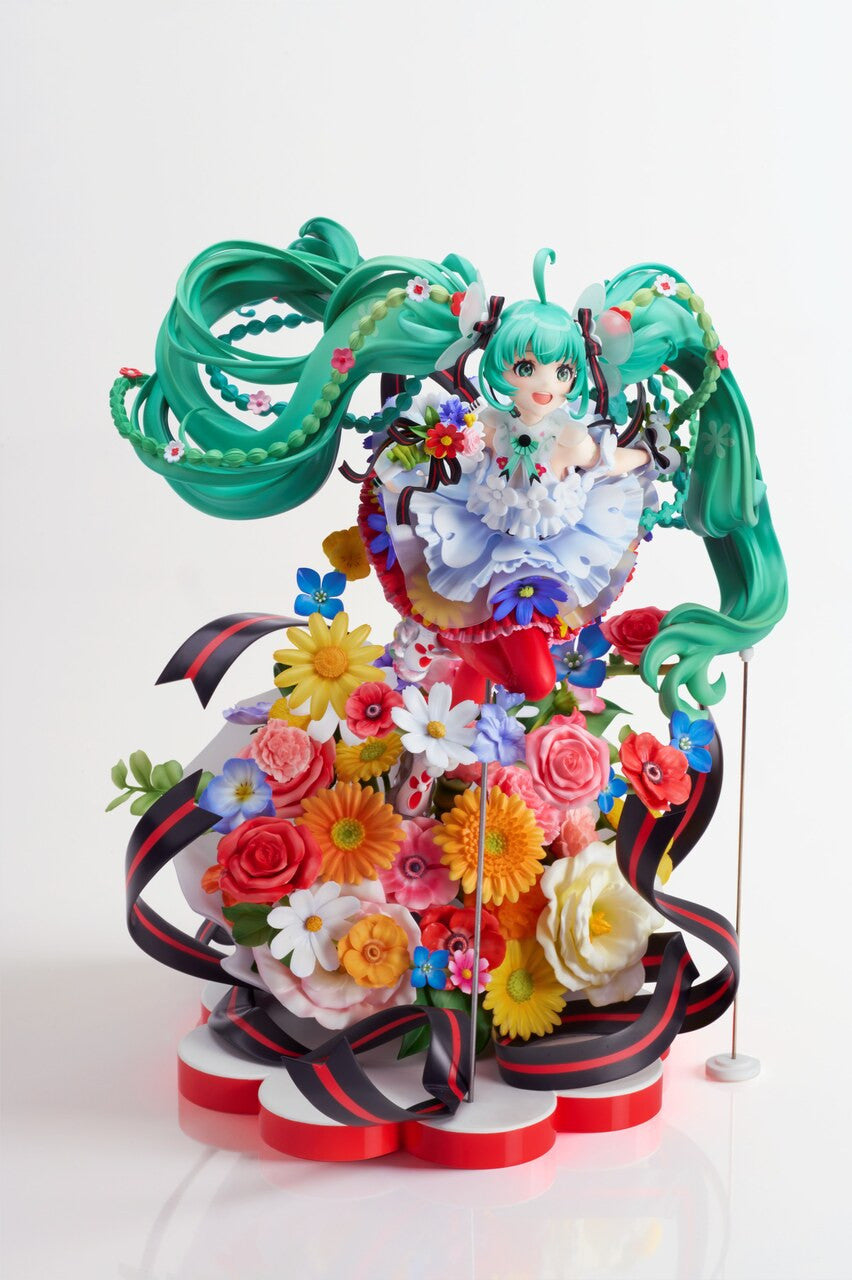 Hatsune Miku anime statue