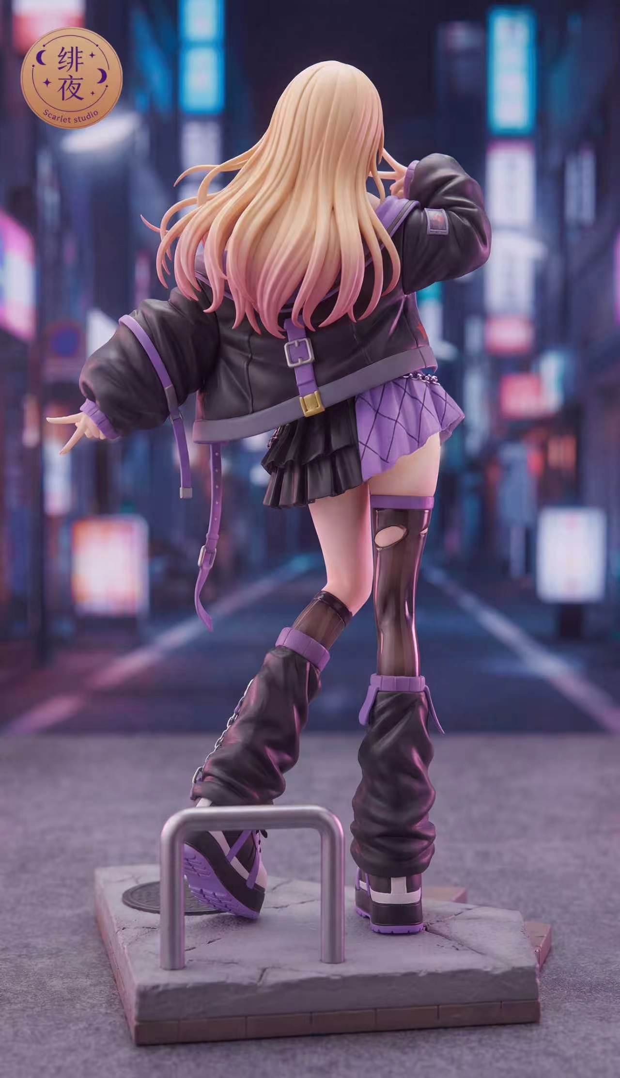 Kitagawa Marin anime statue