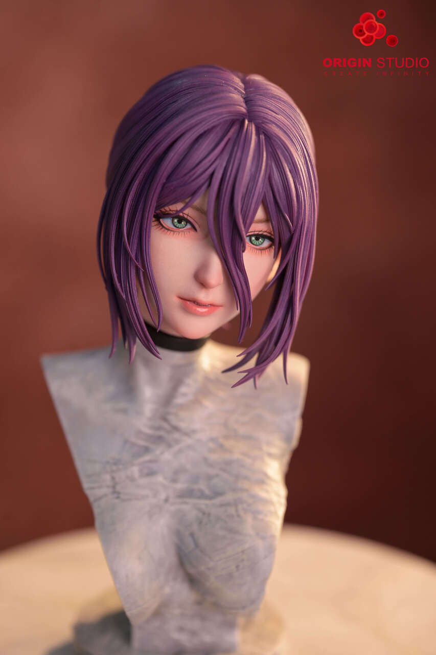 Chainsaw Man statue