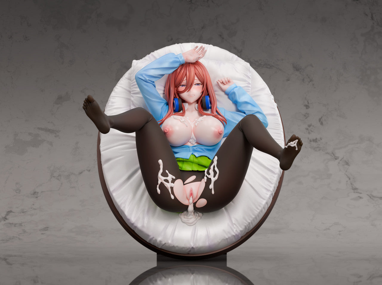 Nakano Miku naked statue