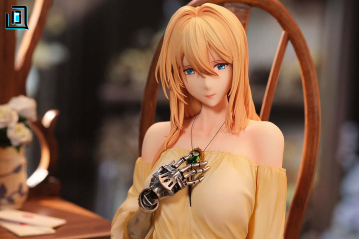 Violet Evergarden figure detail