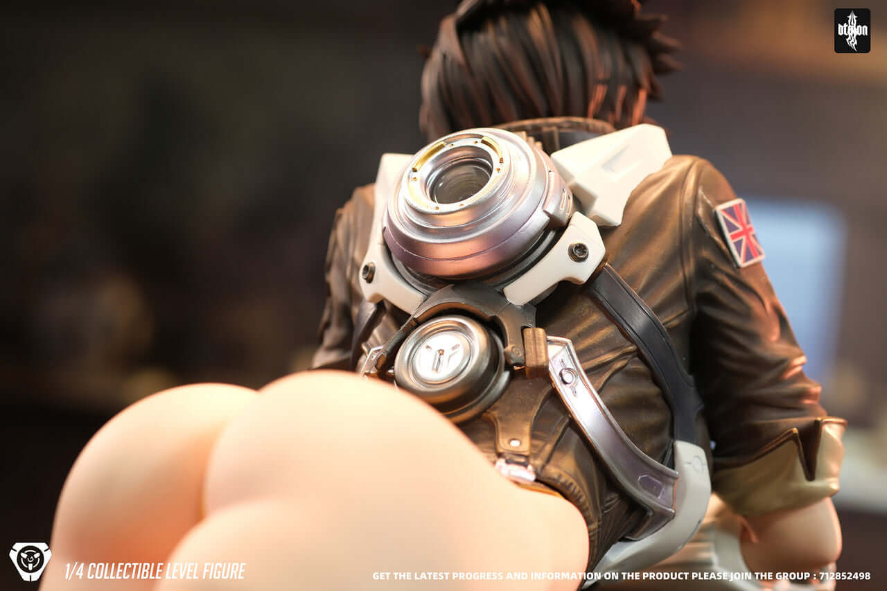 Tracer figure back detail