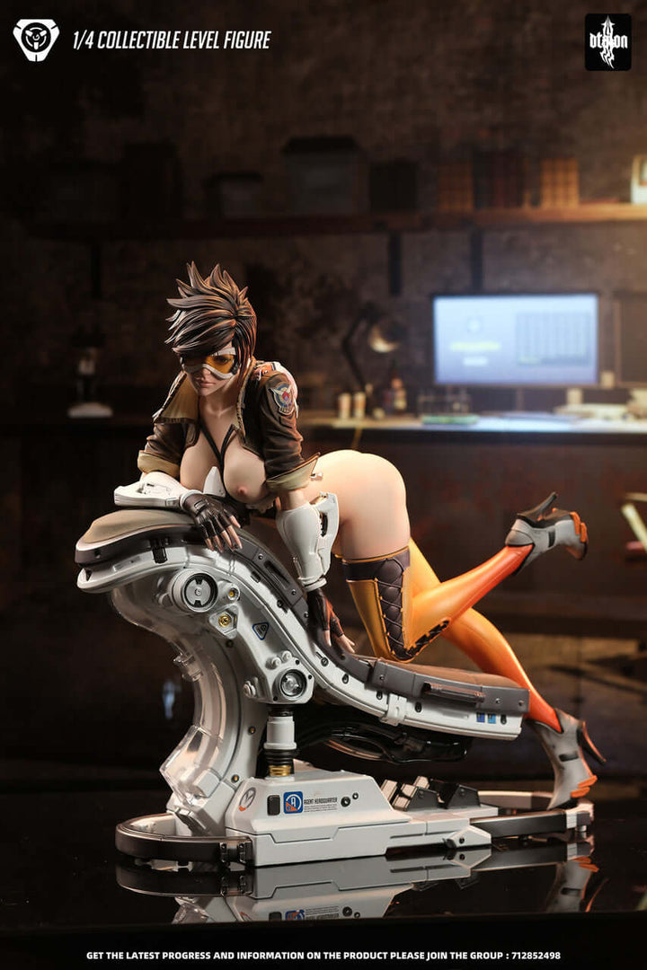 Tracer figure nude body