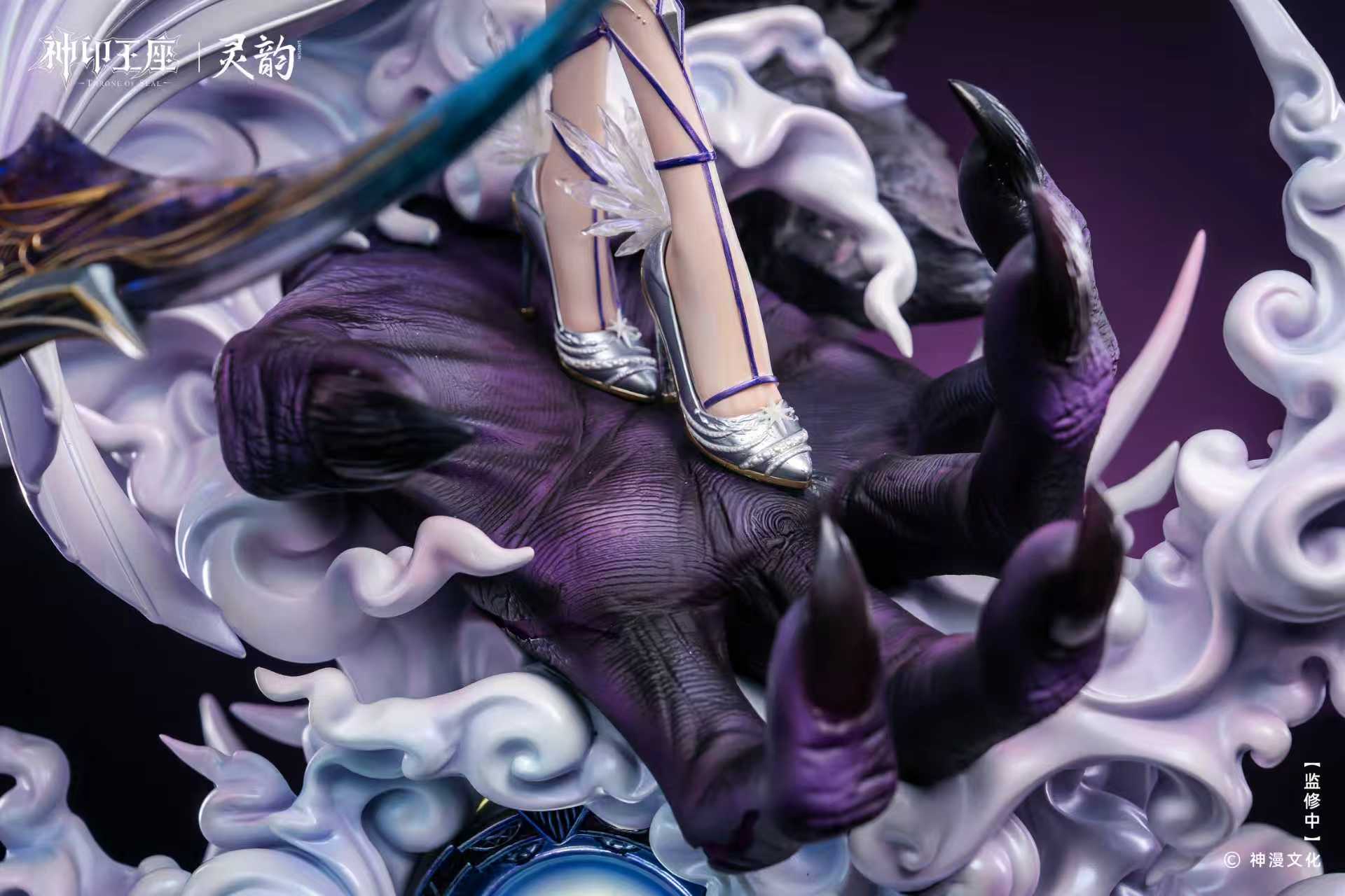 Throne of Seal statue