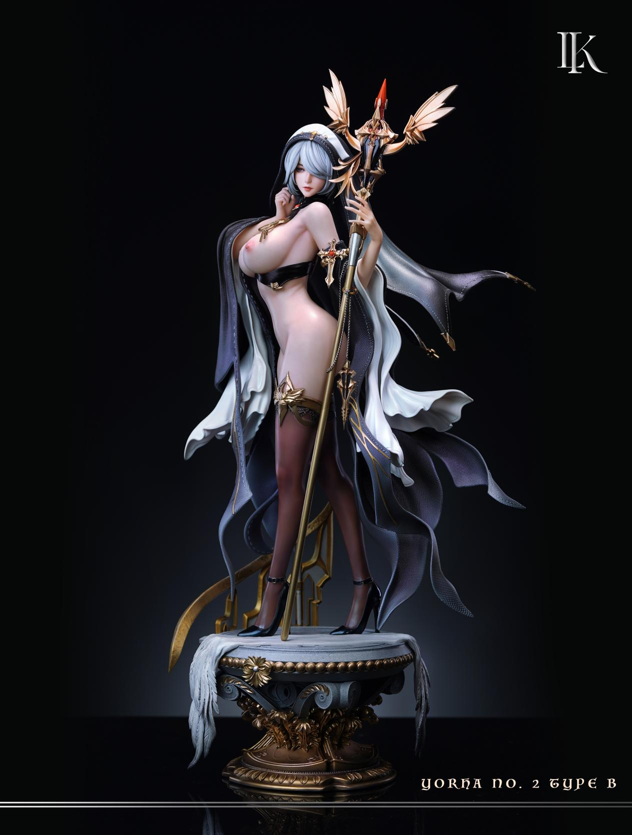 2b naked figure