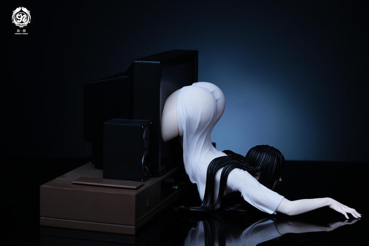 Sadako Yamamura figure left