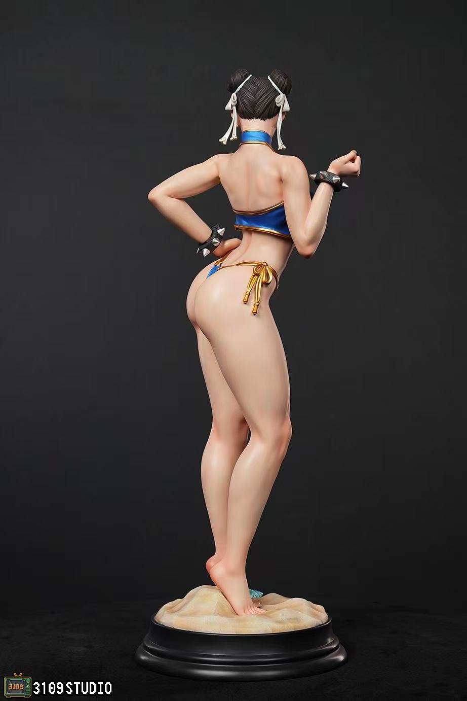 Chun-Li statue