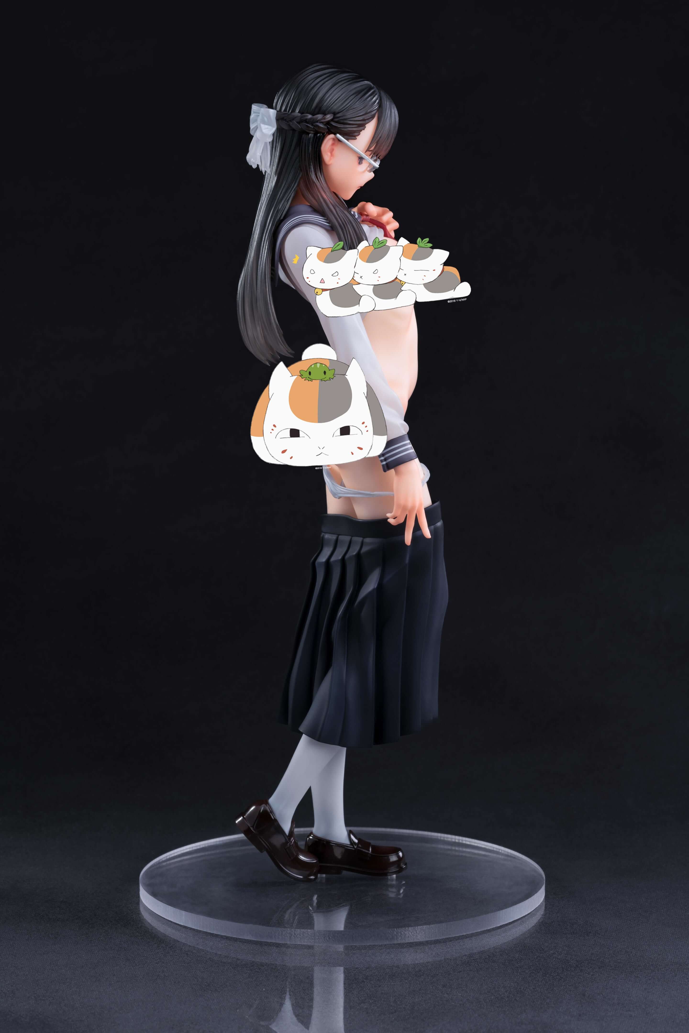 nude anime figure left