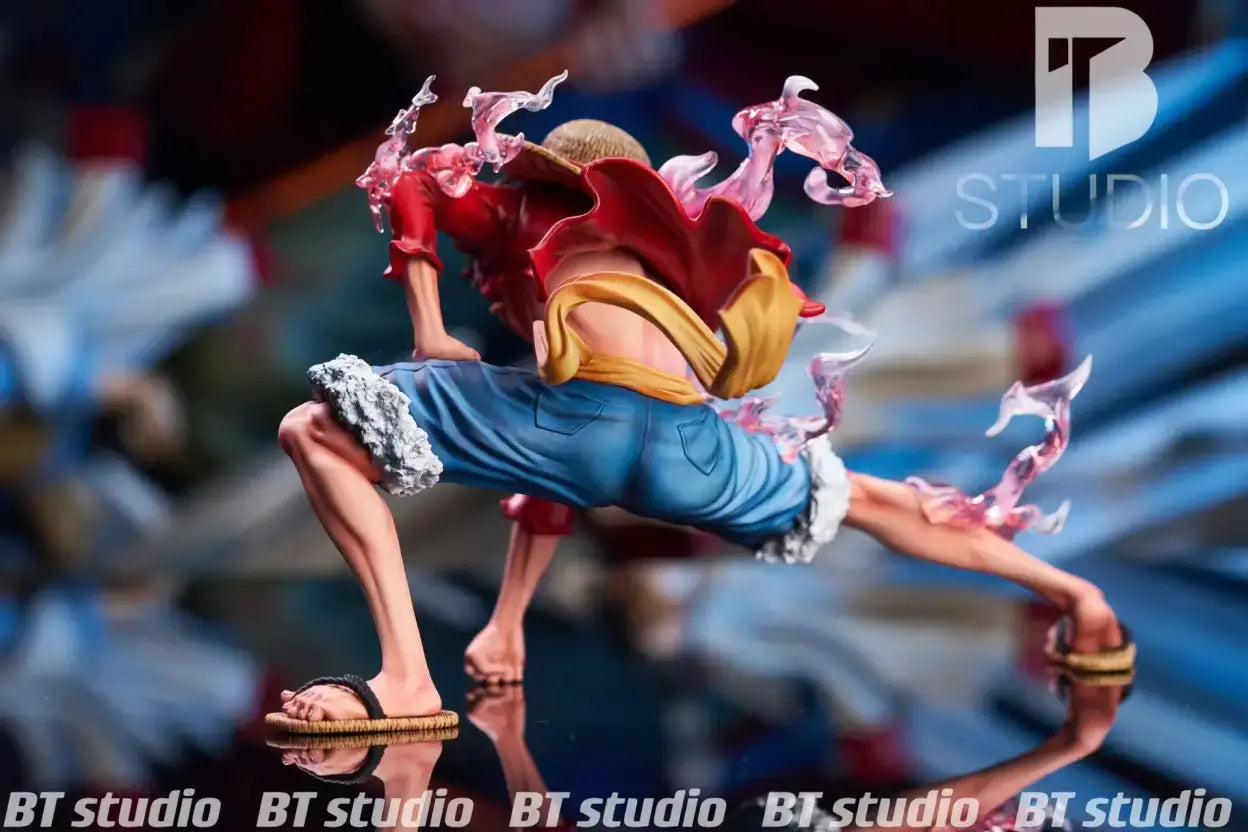 Luffy figure back