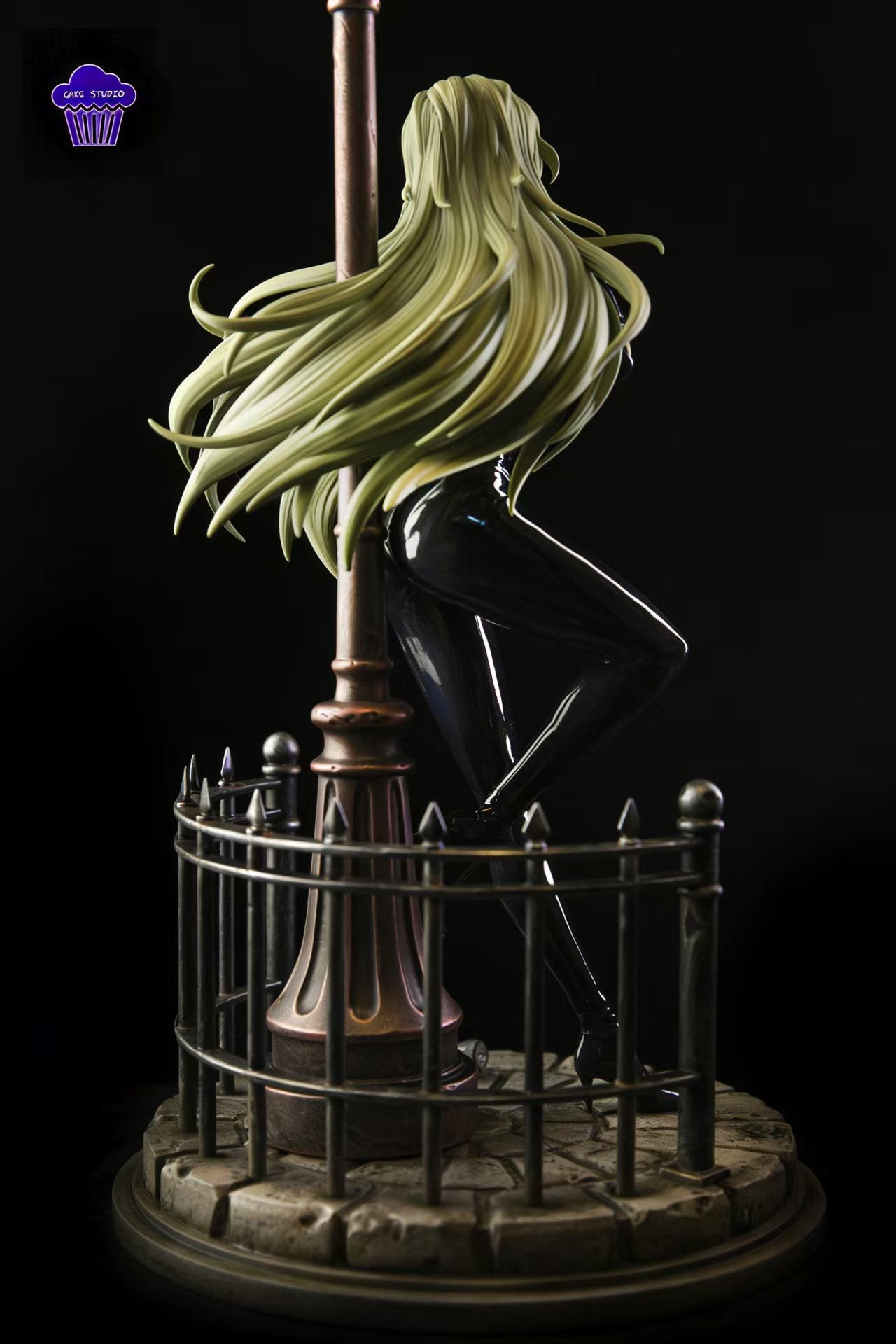 Vermouth figure