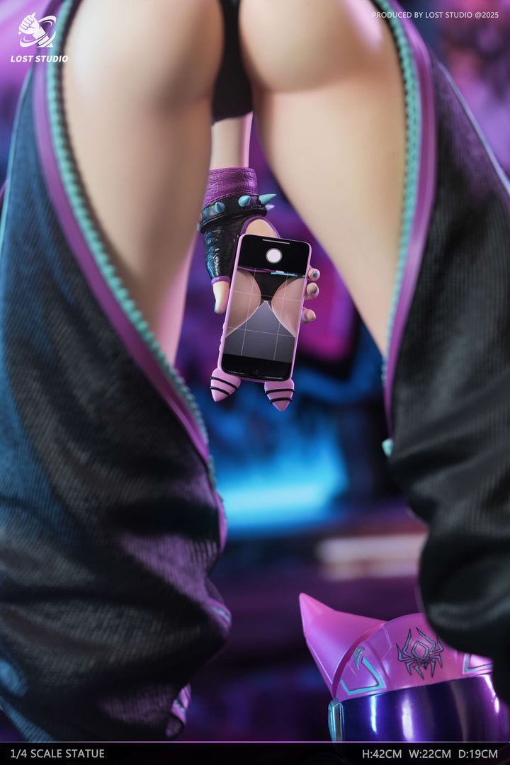 Juri Han Street Fighter statue