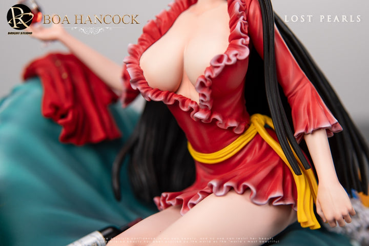 Boa Hancock statue