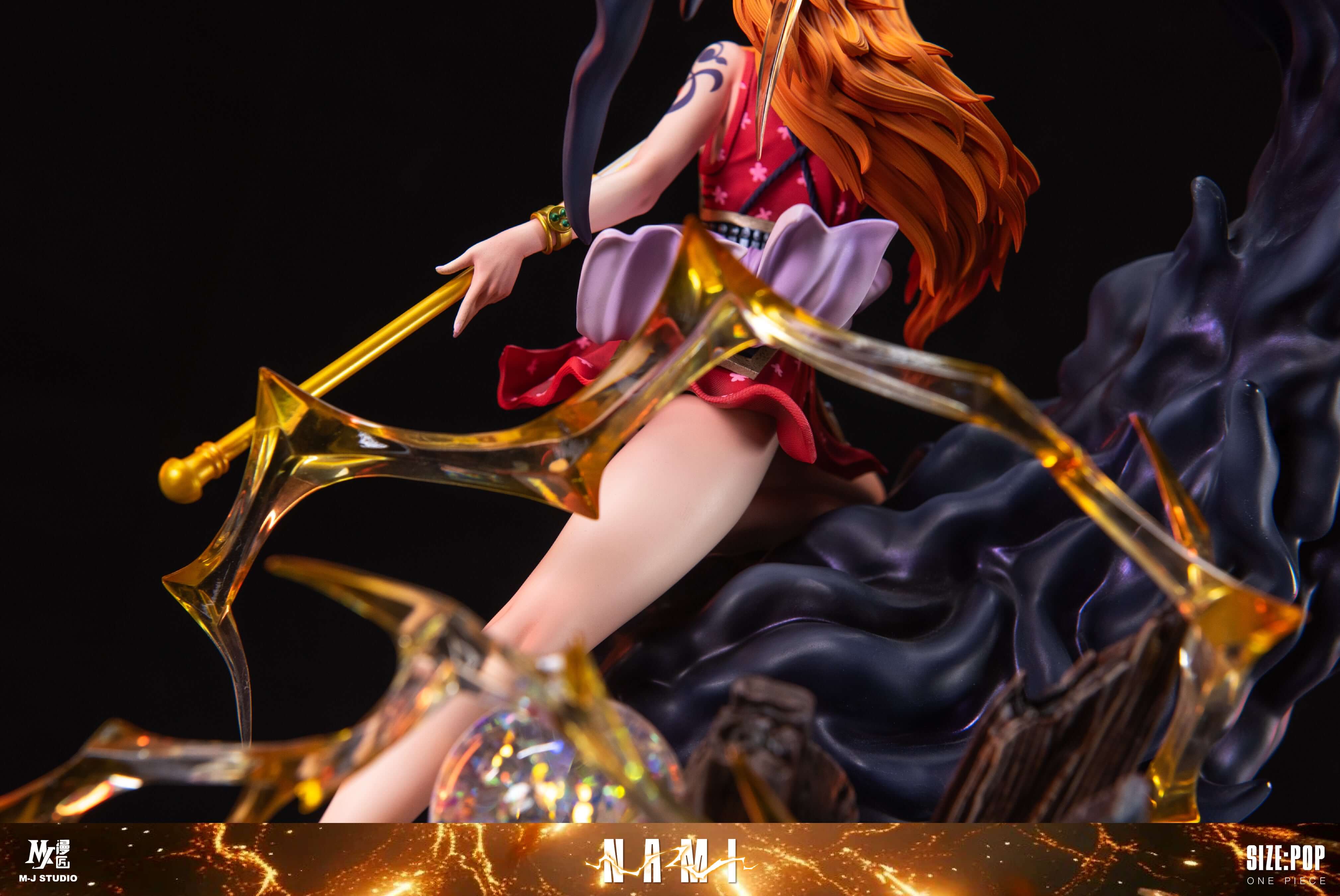 Nami figure left 