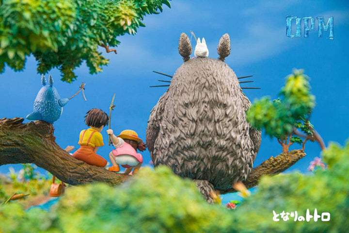 Totoro figure back