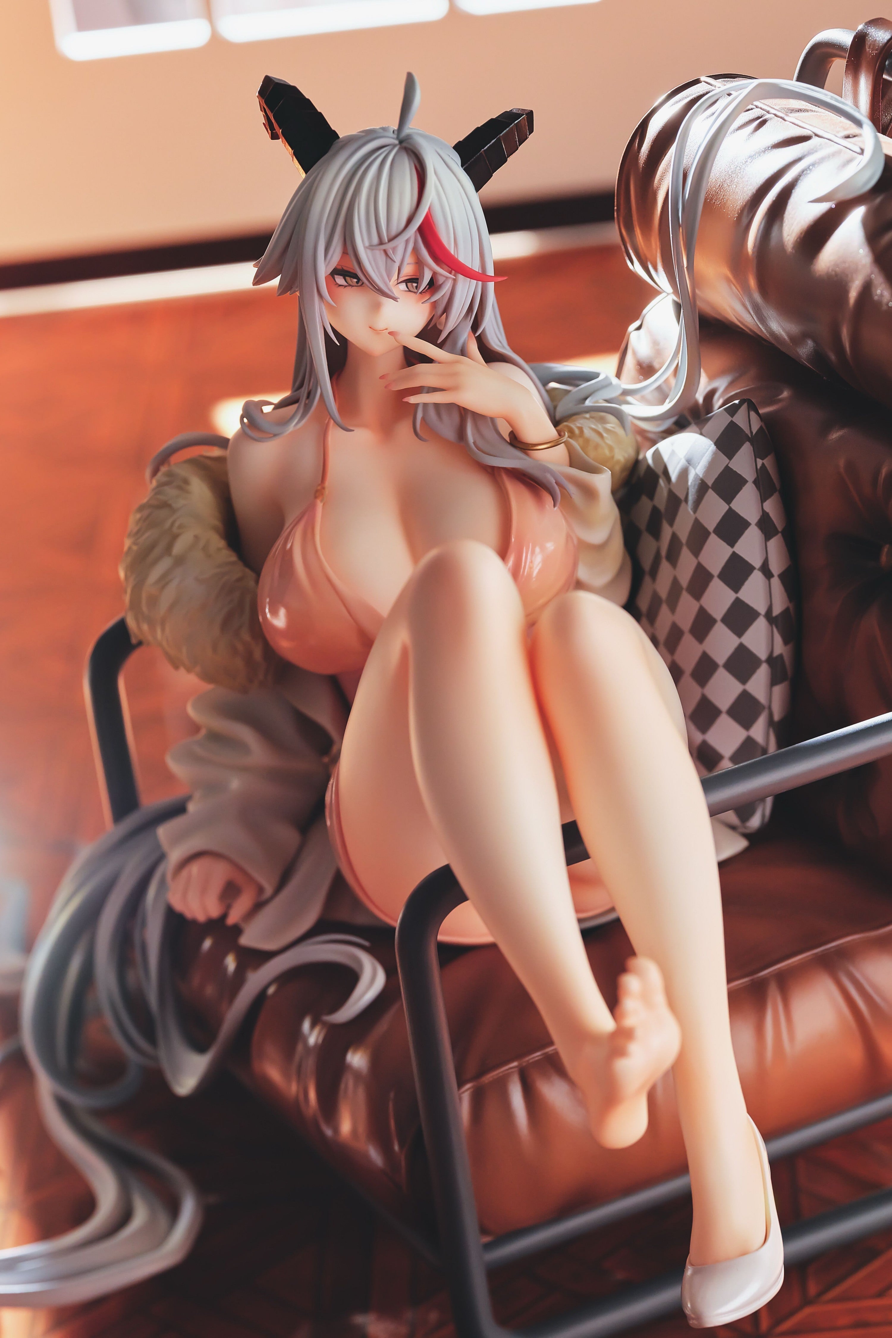 Azur Lane KMS Ägir statue
