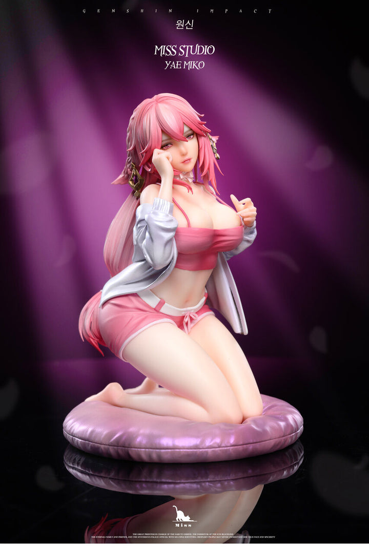 Genshin Impact Yae Miko statue