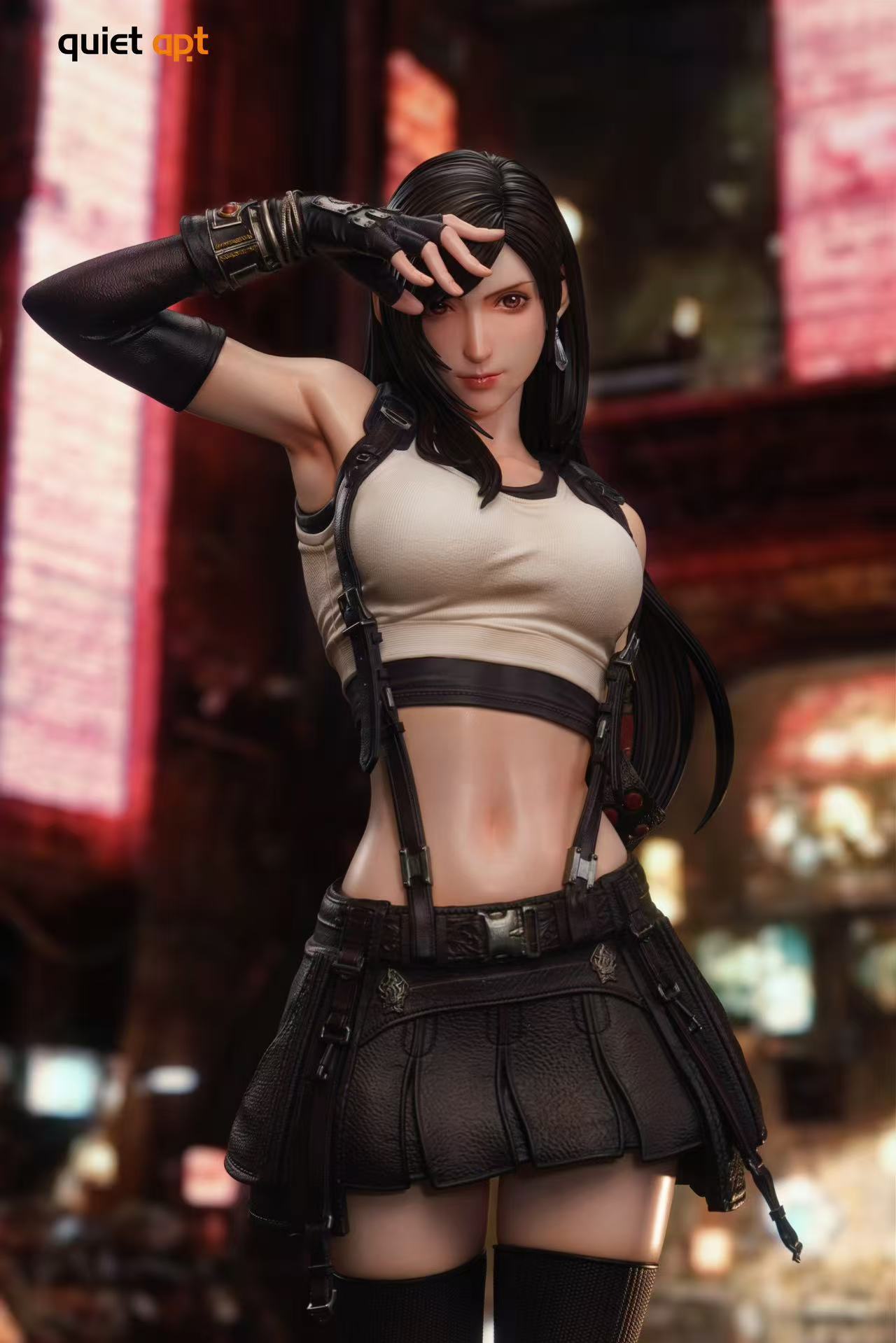 Tifa anime statue